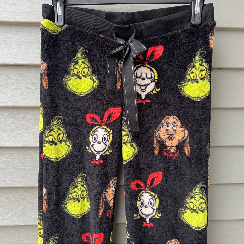 Dr. Seuss Pajama Pants Women's Size M Grinch & Cindy Lou Print Black - Picture 3 of 13
